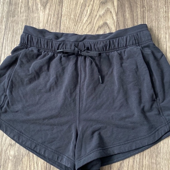 Lululemon Inner Glow Shorts Black - Picture 4 of 7